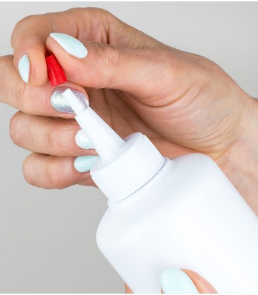 Squeeze bottle with spout